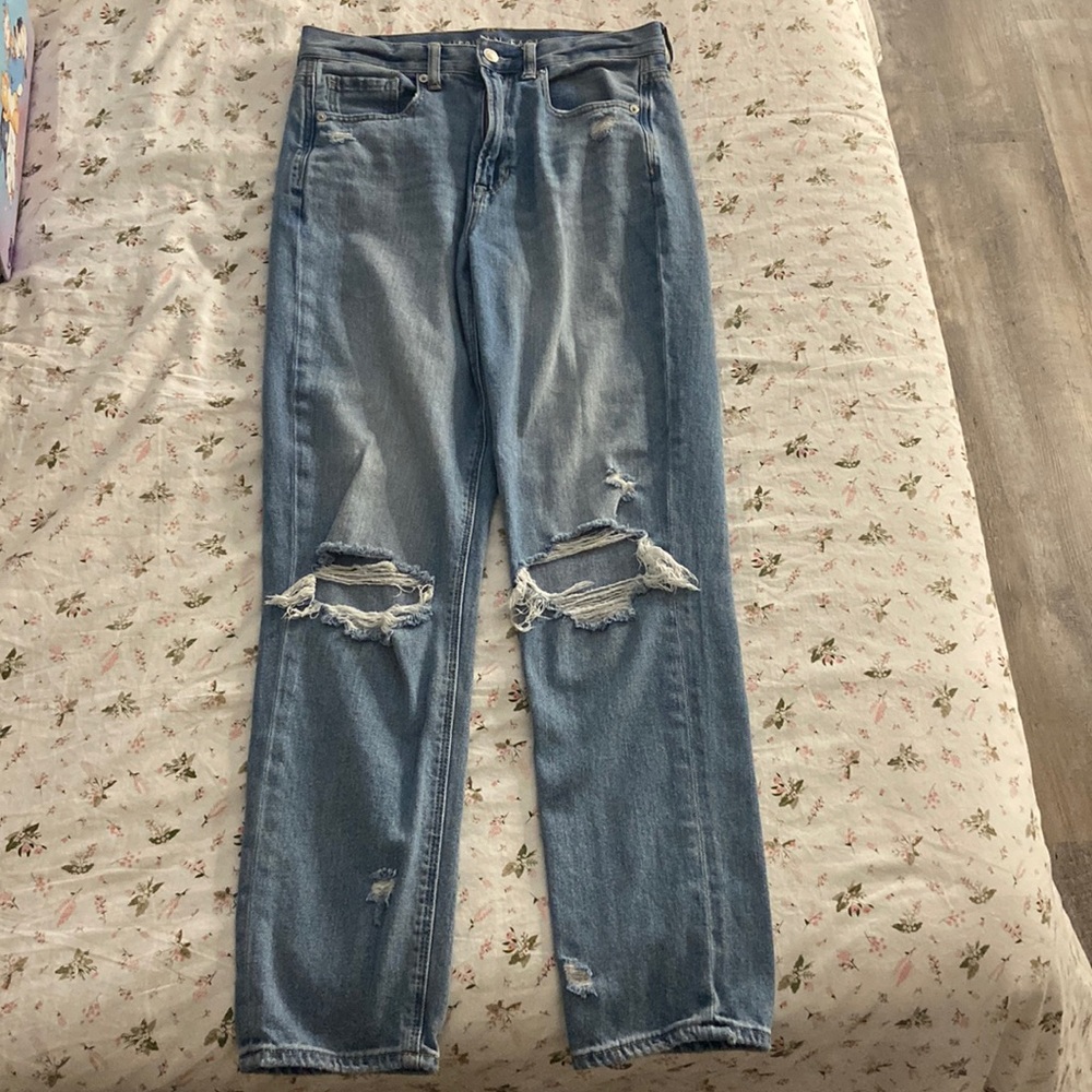 Medium wash mom jeans(6 long)